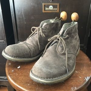 UGG Chukka Brown  Aprox size (10.5)